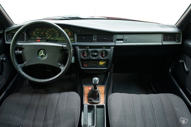 Mercedes-Benz 190 11