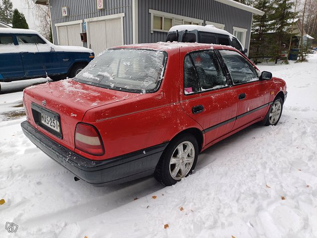 Nissan Sunny 4