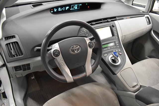 Toyota Prius 4