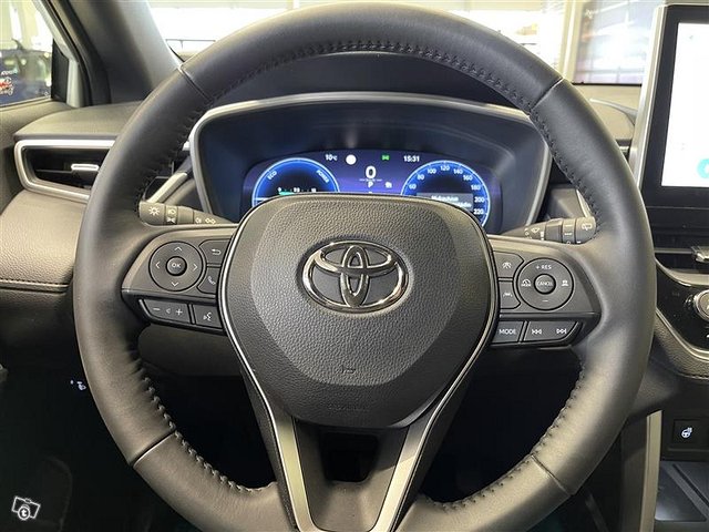 Toyota Corolla Cross 13