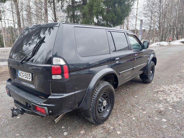 MITSUBISHI Pajero 4