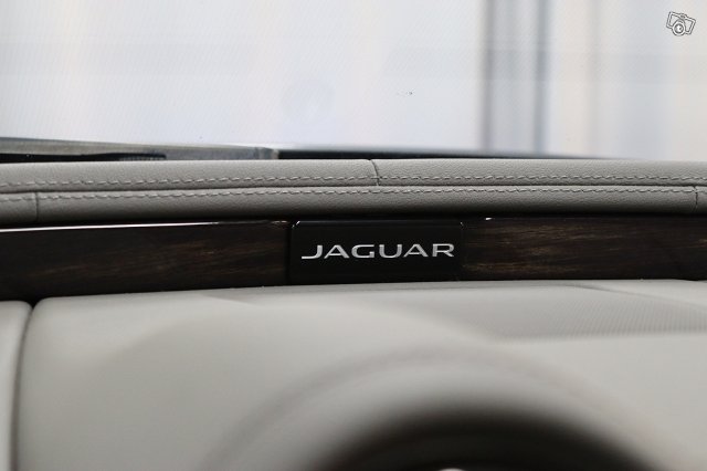 Jaguar XJ 17