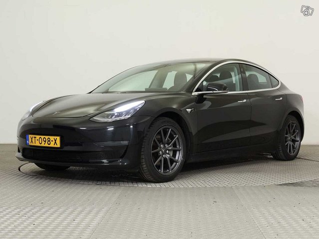 Tesla Model 3 2