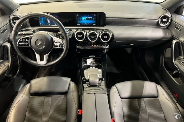 Mercedes-Benz CLA 9