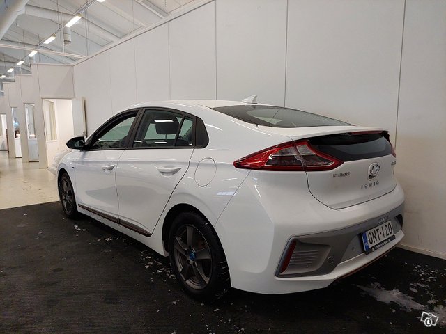 Hyundai IONIQ Electric 4