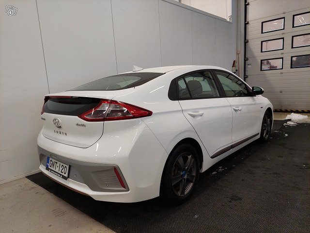 Hyundai IONIQ Electric 8