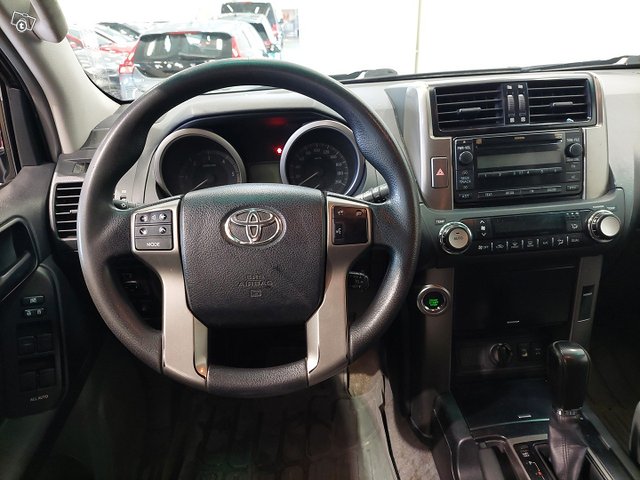 Toyota Land Cruiser 7