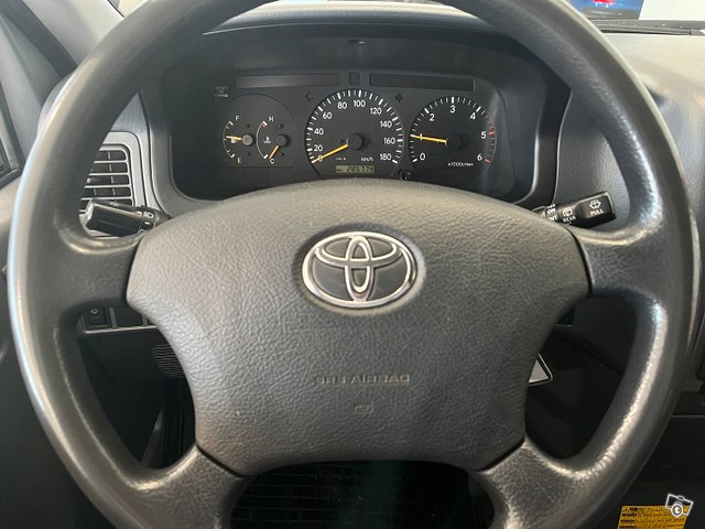 Toyota Hiace 9