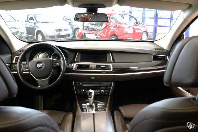 BMW 530 Gran Turismo 10