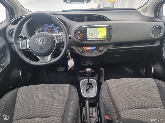 Toyota Yaris 5