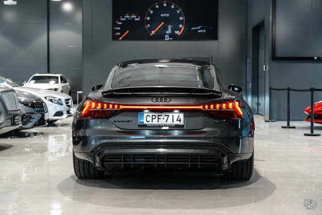 Audi E-tron GT 15