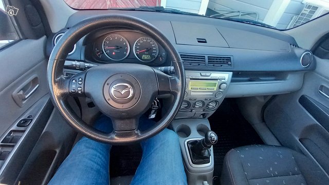 Mazda 2 13