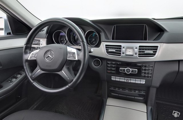 Mercedes-Benz E 5
