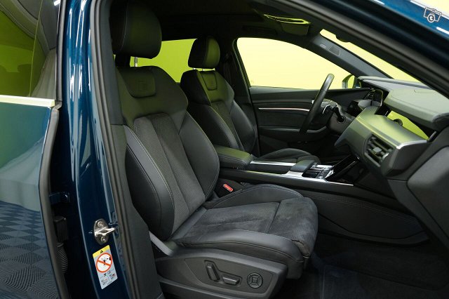 Audi E-tron 13