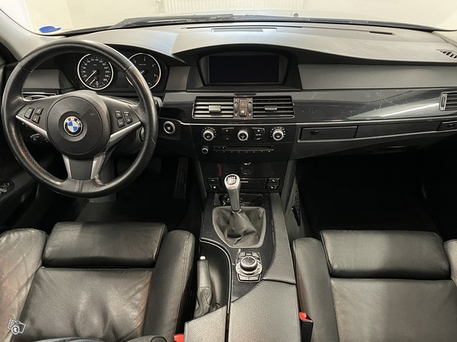 BMW 525d XDRIVE 10