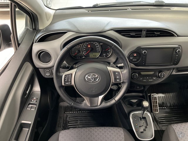 TOYOTA YARIS 11