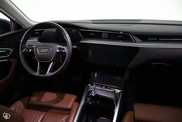Audi E-tron 14