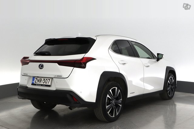 Lexus UX 5