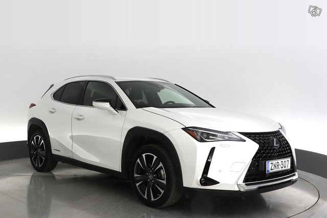 Lexus UX 7