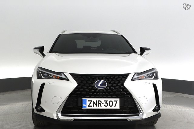 Lexus UX 8