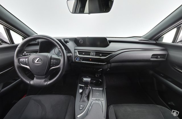 Lexus UX 10