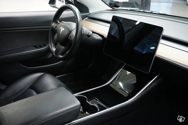 Tesla Model 3 12