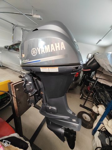Yamaha F40 FET, kuva 1