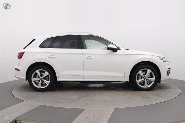 AUDI Q5 4