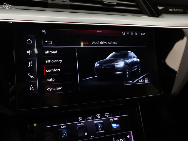 Audi E-tron 11