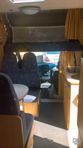 Tuplailmastoitu MB matkailuauto Oulussa 9
