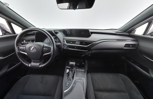 Lexus UX 10