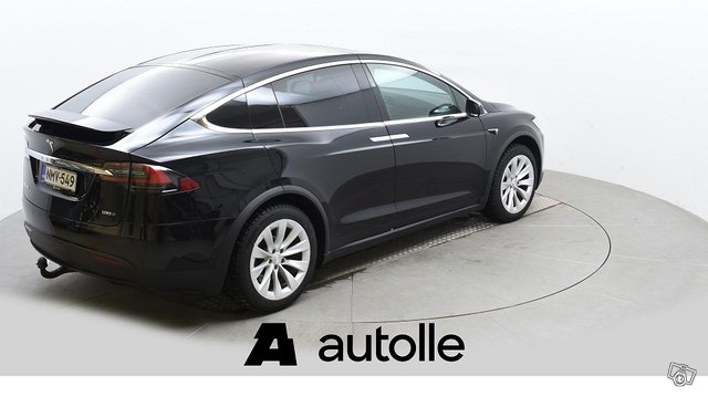 Tesla Model X 16