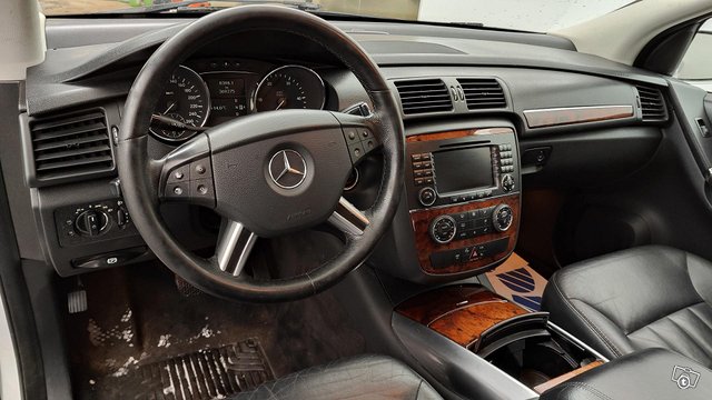 Mercedes-Benz R 9