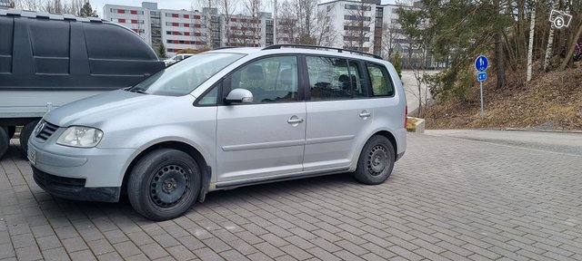 Volkswagen Touran 1