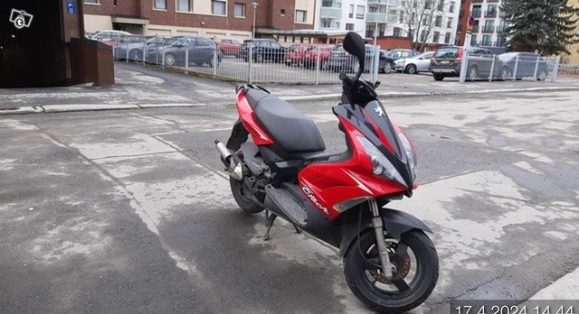 Peugeot scooter 2