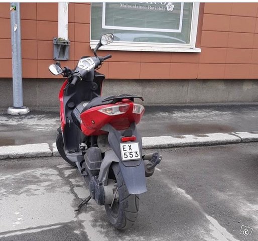 Peugeot scooter 3