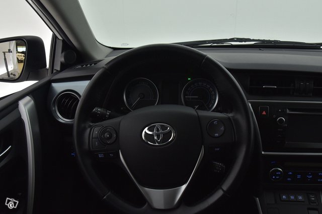 Toyota Auris 19