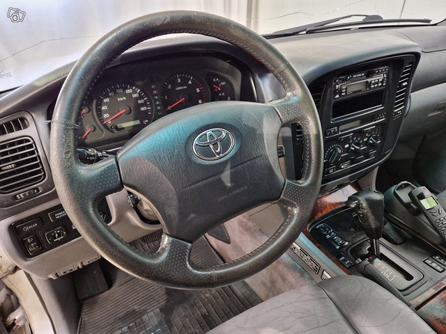 Toyota Land Cruiser 17
