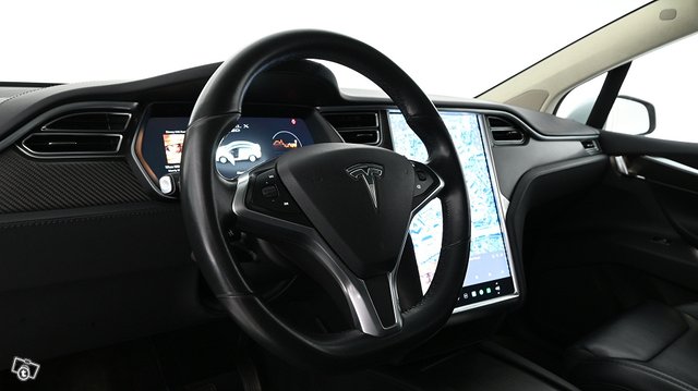 Tesla Model X 11