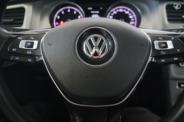 Volkswagen Golf 17