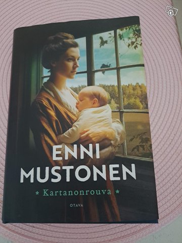 Enni Mustonen: Kartanonrouva