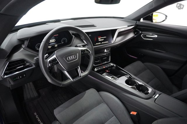 Audi E-tron GT 12