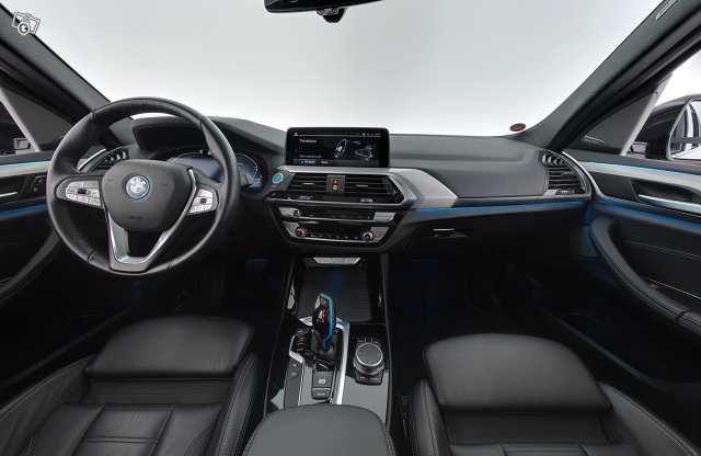 BMW IX3 9
