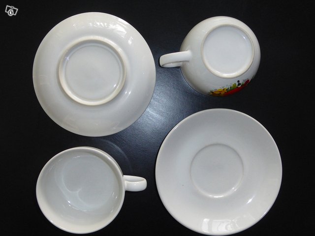 Vanhat teekupit alusilla (2 kpl), kuva 1