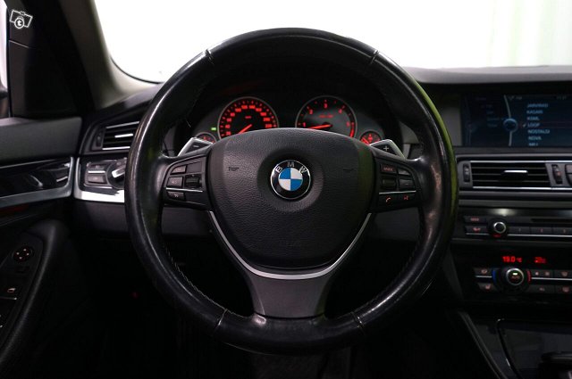 BMW 530 13