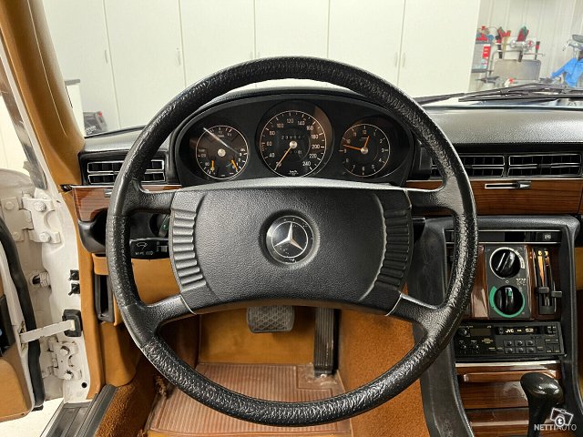 Mercedes-Benz 450 9