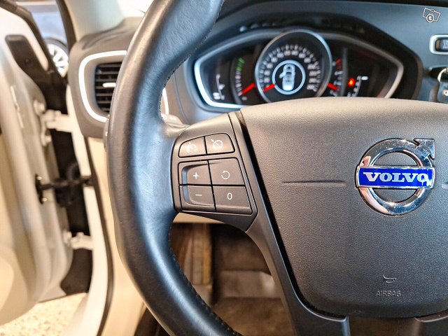 Volvo V40 10