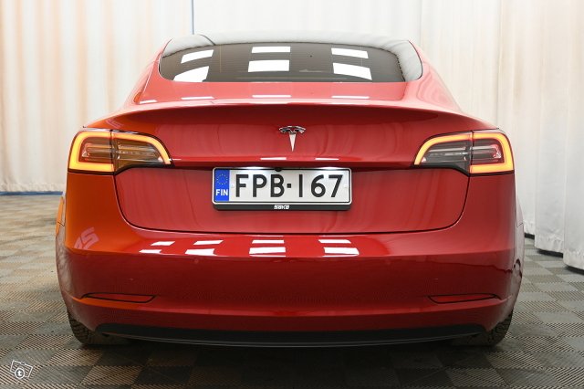 Tesla Model 3 7
