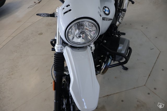 BMW R 16