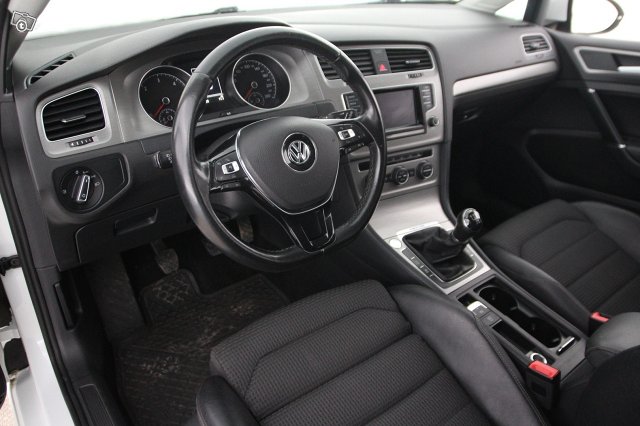 Volkswagen Golf 10